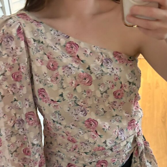 Express 1 Shoulder Flower Blouse - Picture 2 of 3